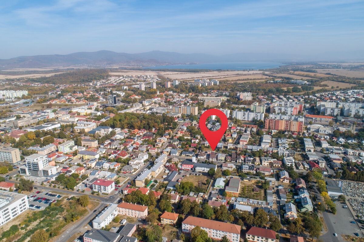 Priestranný 2-podlažný dom na podnikanie aj bývanie | Ul. Fraňa Kráľa, Michalovce